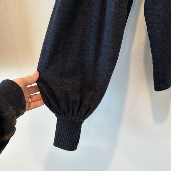 Abercrombie & Fitch Basic Long Sleeve Black Sweater Crewneck Soft A&F Cozy Knit - Picture 4 of 8